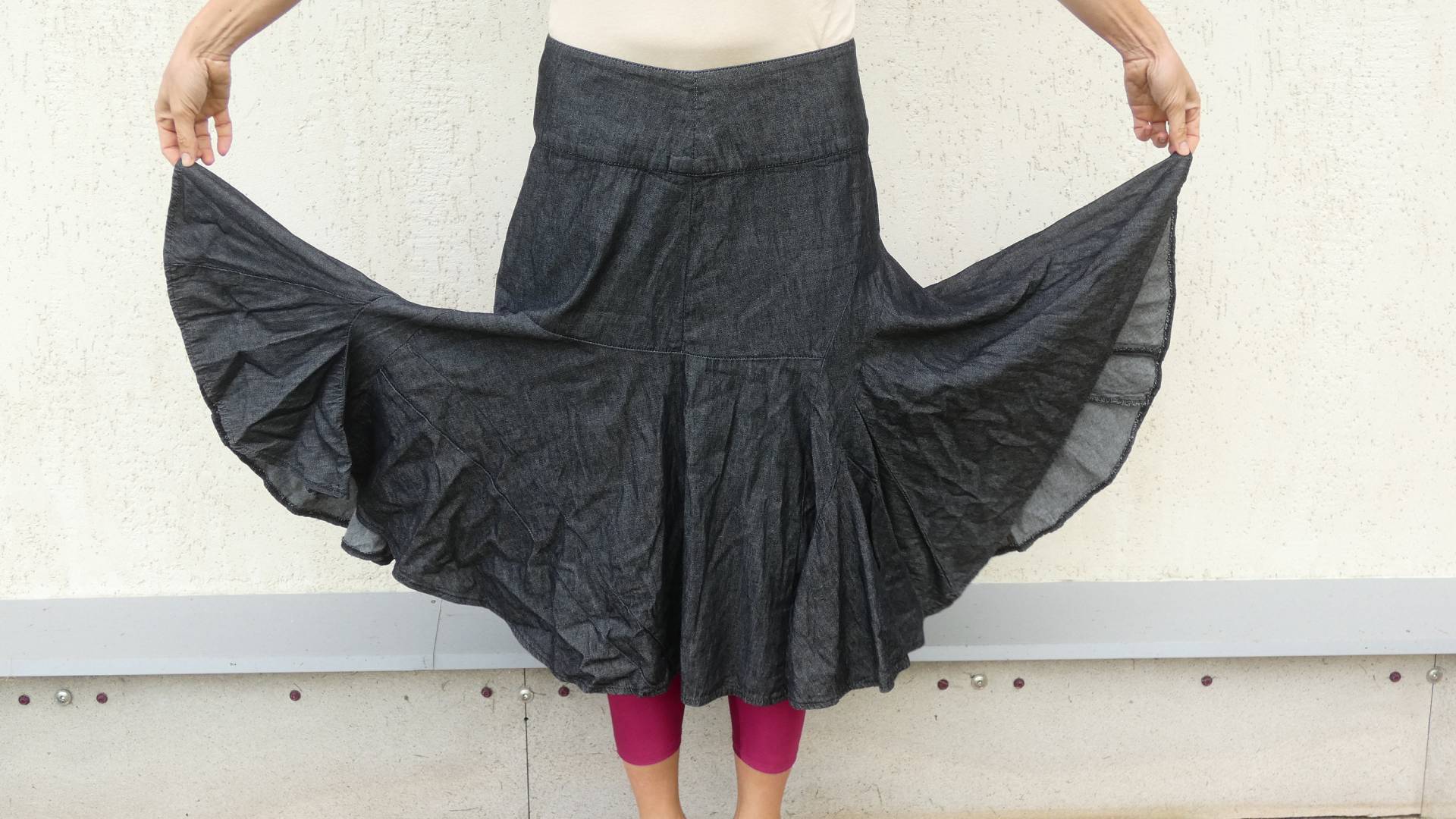 Vintage Frauen Schwarzer Rock Volant Midi A-Linie Röcke/Große Kleider Für Sie Vintage Frauen Schwarzer Rock Volant Midi A-Linie Röcke/Große Kleider Für Sie von SandyVintageBoutique