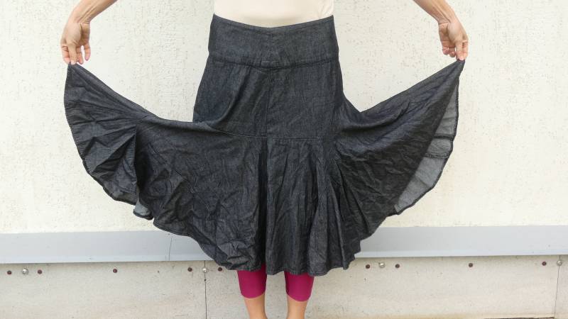 Vintage Frauen Schwarzer Rock Volant Midi A-Linie Röcke/Große Kleider Für Sie Vintage Frauen Schwarzer Rock Volant Midi A-Linie Röcke/Große Kleider Für Sie von SandyVintageBoutique
