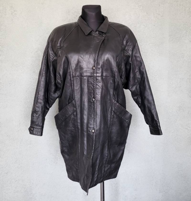 Vintage Gap Schwarze Lederjacke 90Er Jahre Mantel Mit Fledermausärmeln von SandyVintageBoutique