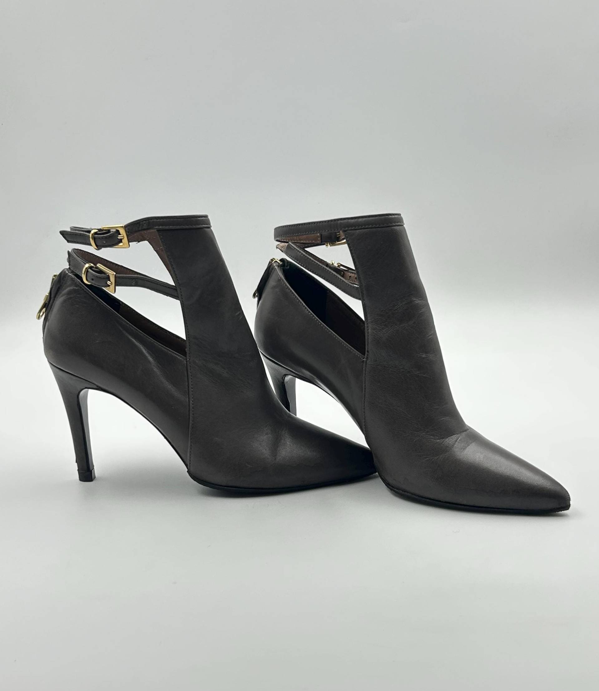 Vintage Graue Leder Stiletto Pumps Größe 36Eu/5Us, Made in Italy Vintage Graue Leder Stiletto Pumps Größe 36Eu/5Us, Made in Italy von SandyVintageBoutique