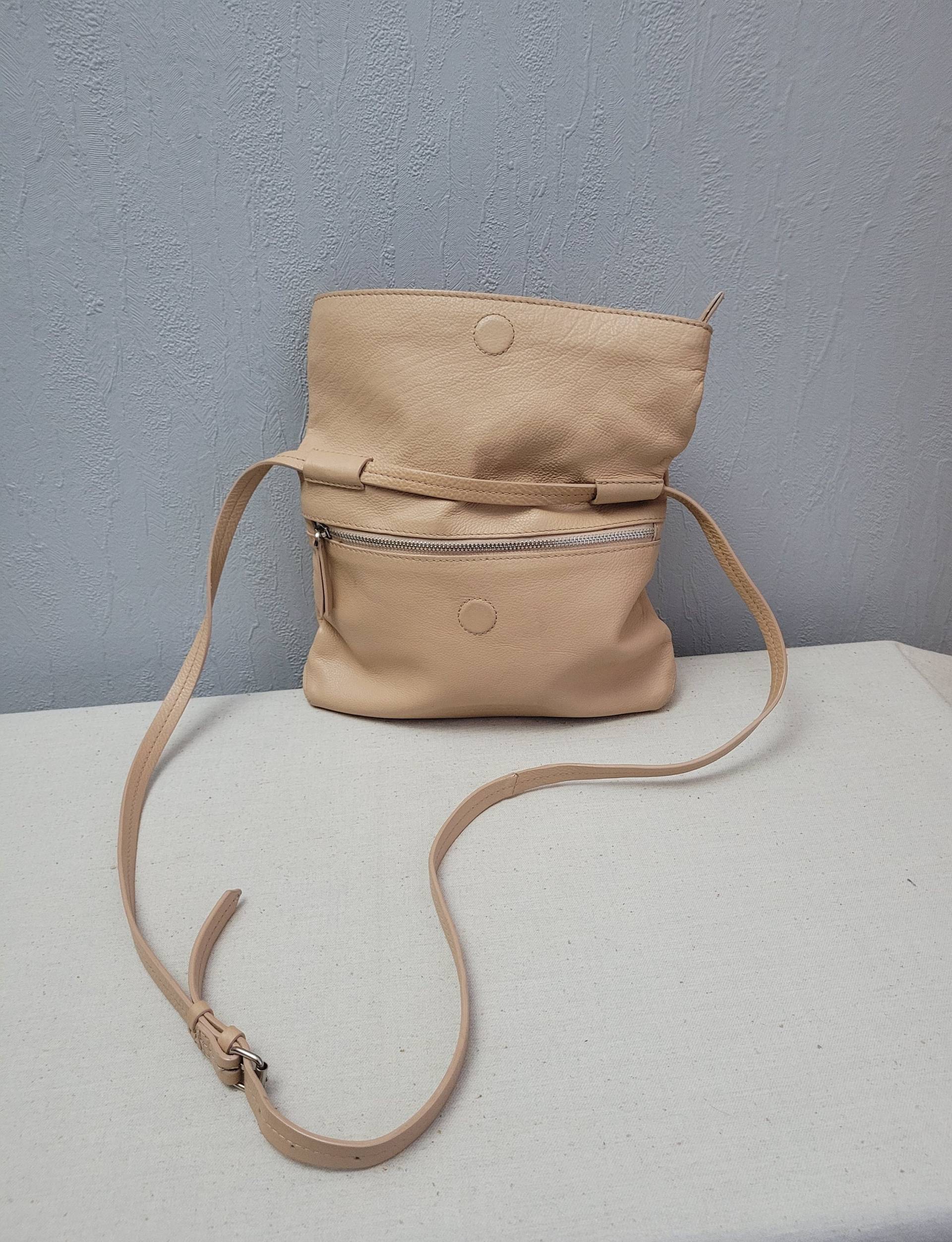 Vintage Leder Handtasche/Schultertasche Crossbody Beuteltasche Mit Reißverschluss Damentasche Accessoire Vintage Leder Handtasche/Schultertasche Crossbody Beuteltasche Mit Reißverschluss Damentasche Accessoire von SandyVintageBoutique