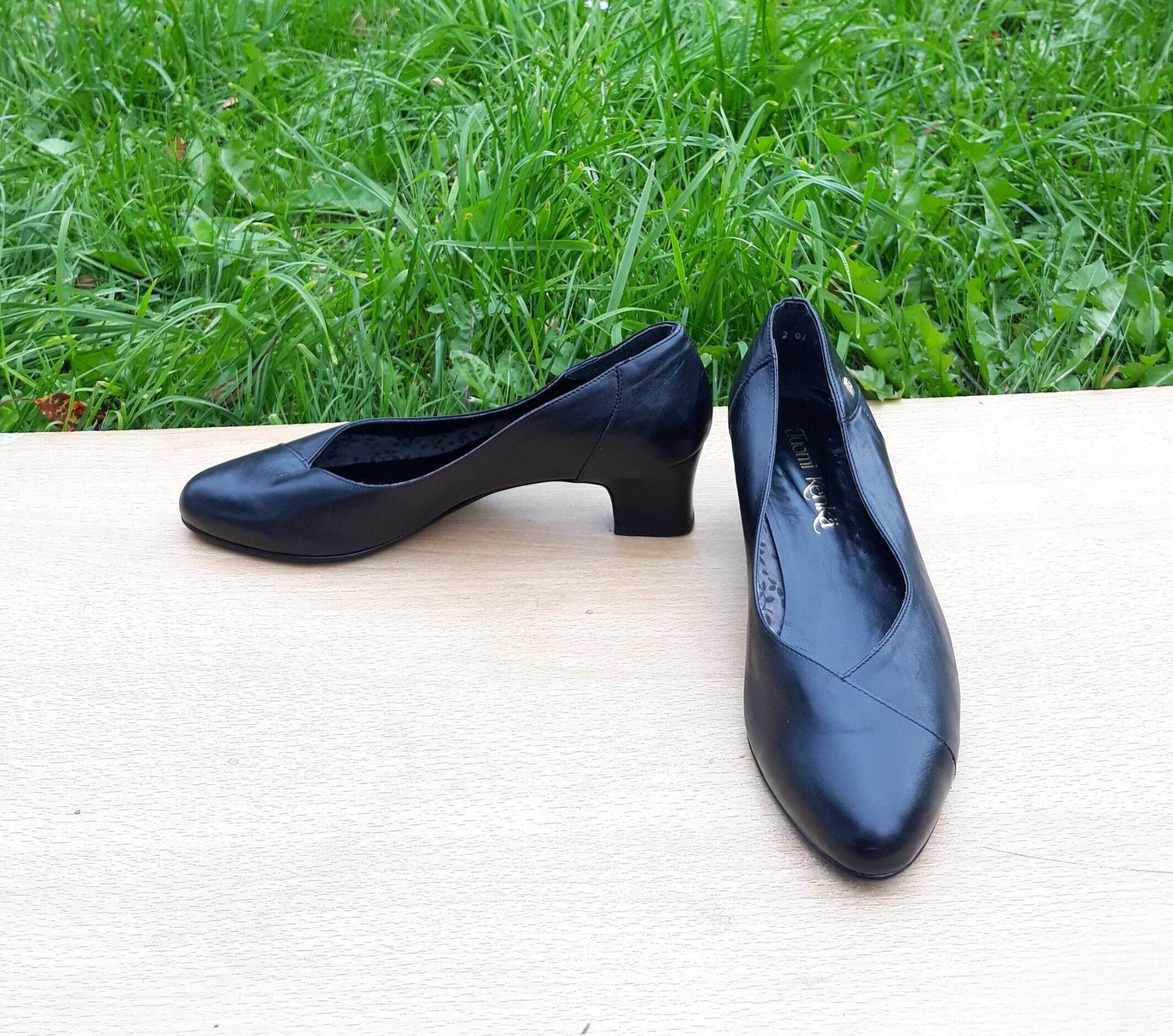 Vintage Leder Schwarz Frauen Loafers Schuhe Blockabsatz Mandel Zehe Finnland Chunky Slip On Uk 7 Größe von SandyVintageBoutique