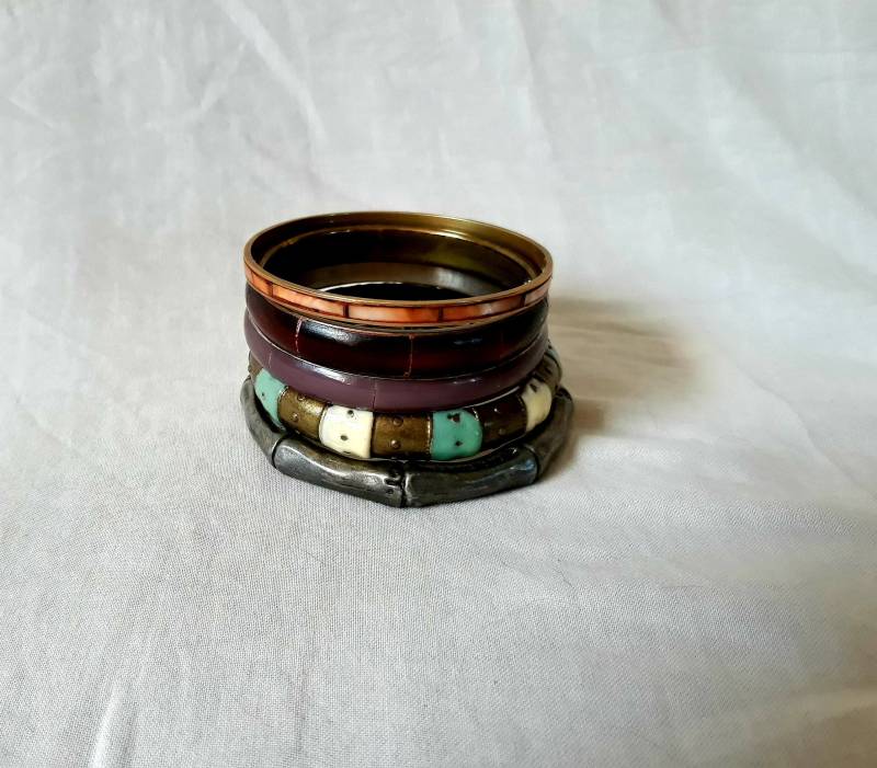 Vintage Oriental Armreifen Set Handgefertigte Messing & Metall | 5Er Set von SandyVintageBoutique