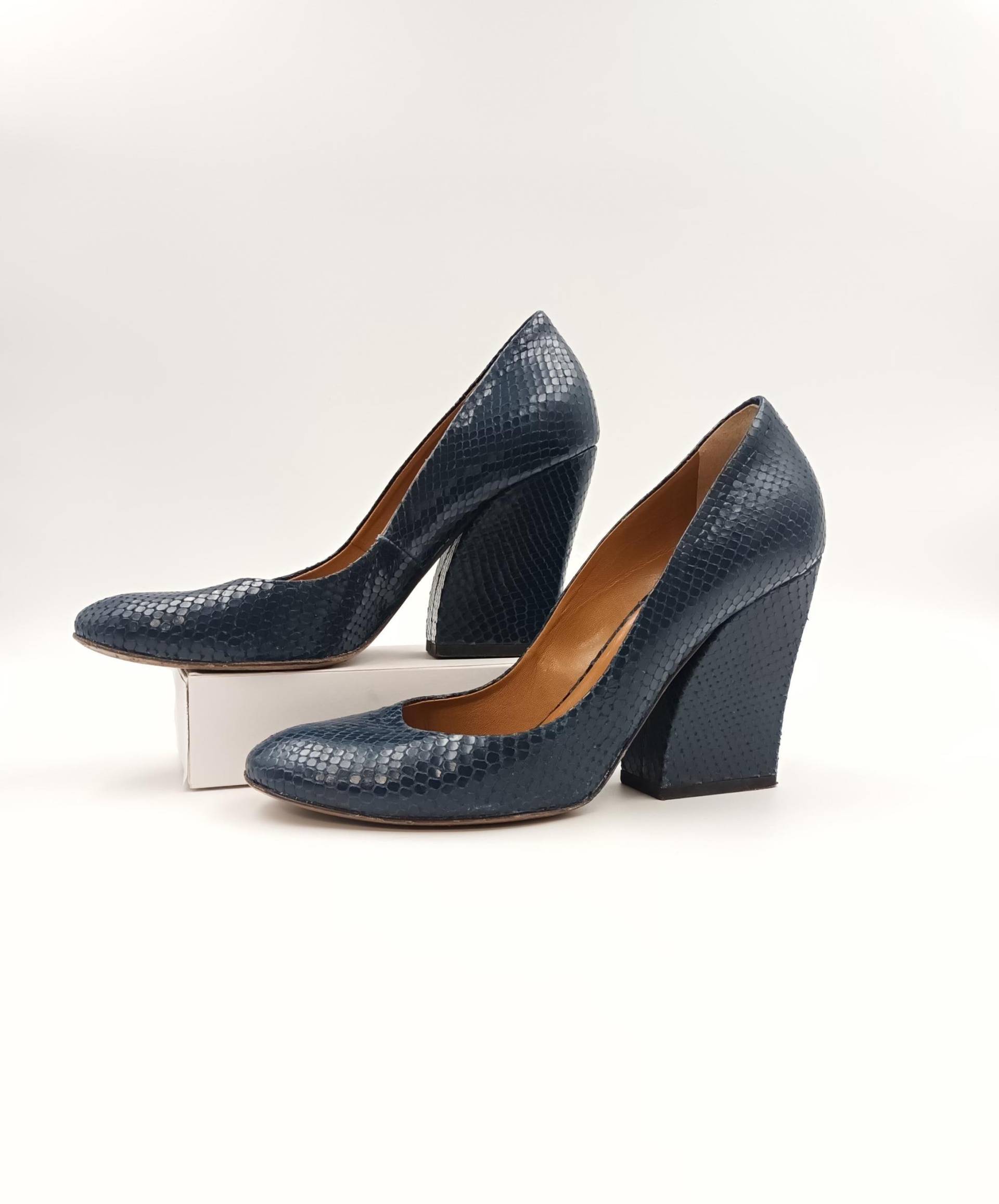 Vintage Schlangenhaut Lederpumps Mitternachtsblaue Blockabsatz-Schuhe, Größe 40Eu Vintage Schlangenhaut Lederpumps Mitternachtsblaue Blockabsatz-Schuhe, Größe 40Eu von SandyVintageBoutique