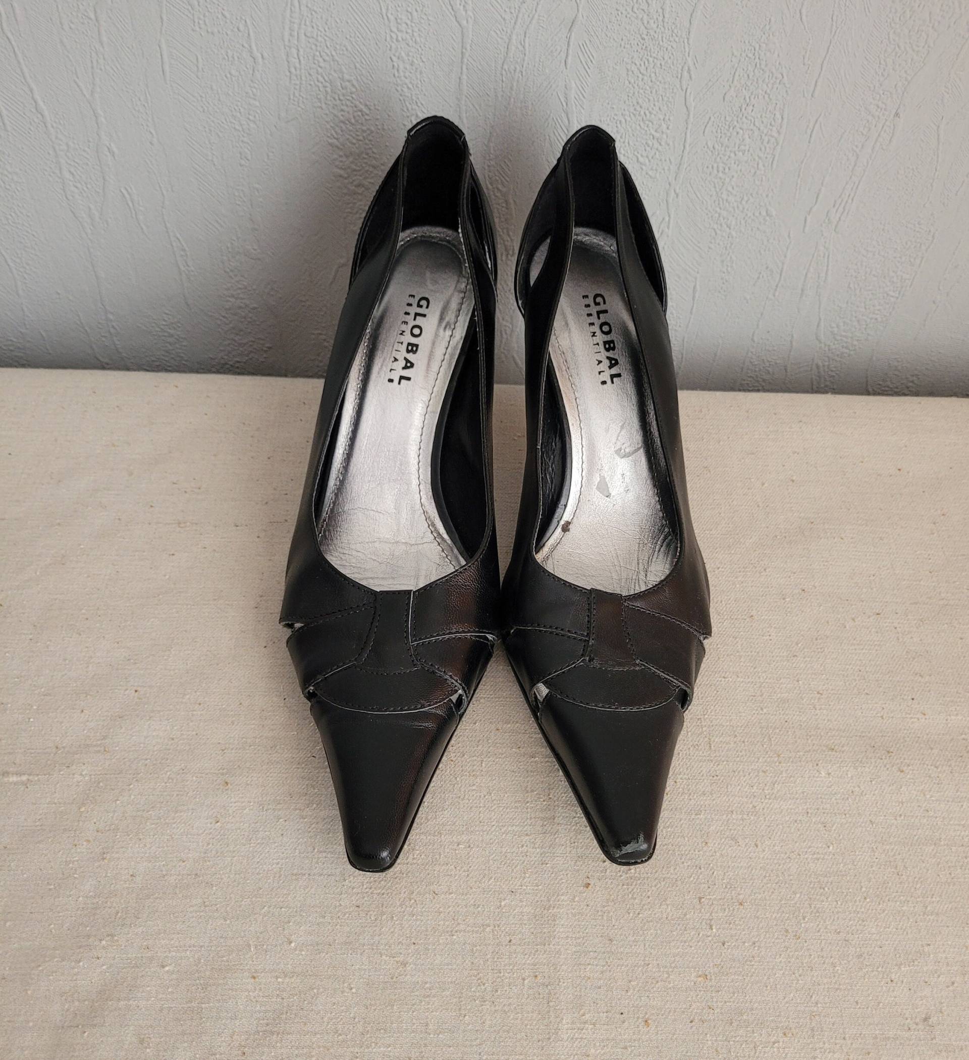 Vintage Schwarze Leder Stiletto Heels - Spitze Kappe Pumps Größe 6, 5 Us Vintage Schwarze Leder Stiletto Heels - Spitze Kappe Pumps Größe 6, 5 Us von SandyVintageBoutique