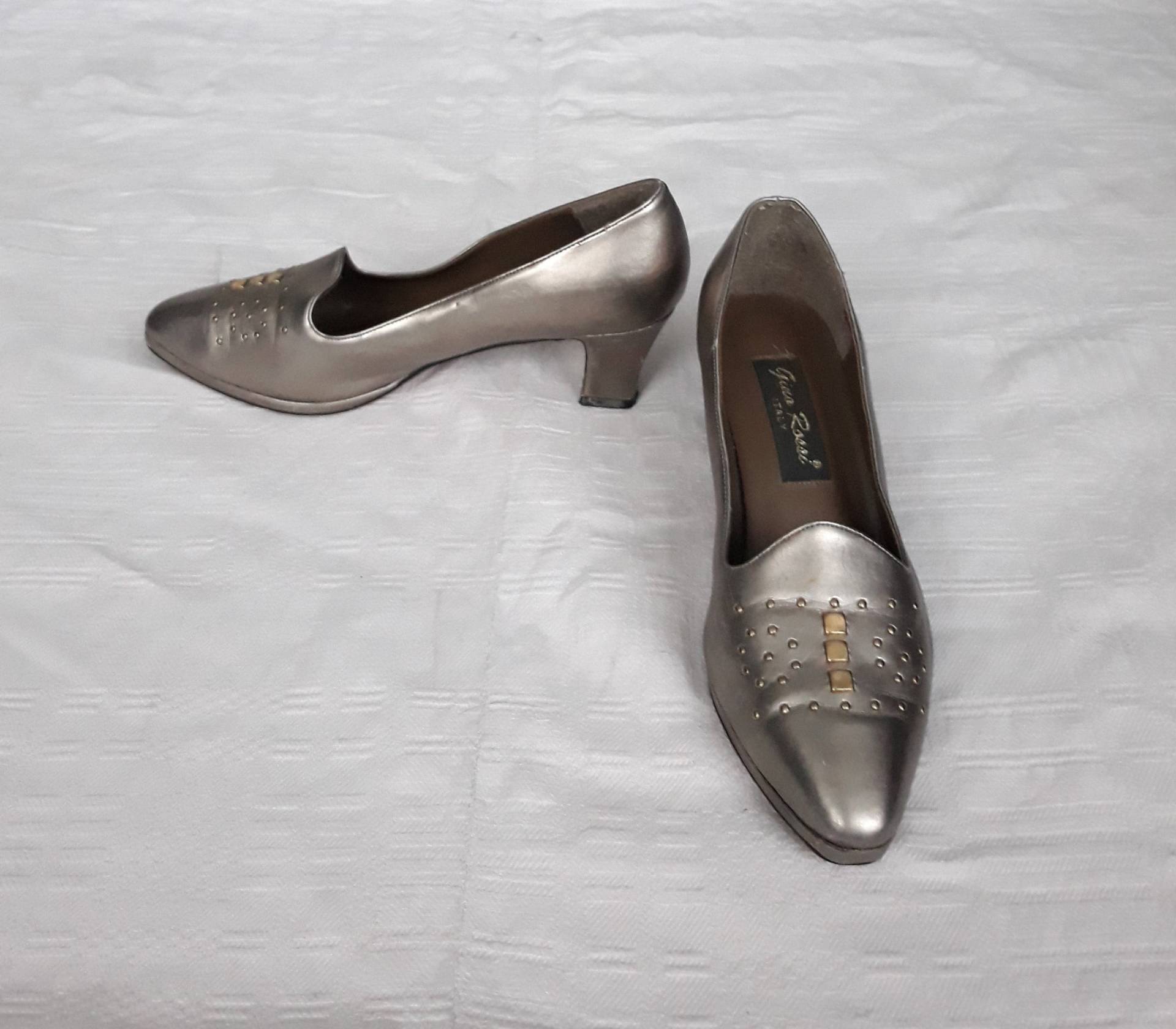 Vintage Silber Leder Frauen Grobe Ferse Pumps/Mandel Zehe Retro Schuhe Hergestellt in Italien Größe 38 Eu von SandyVintageBoutique