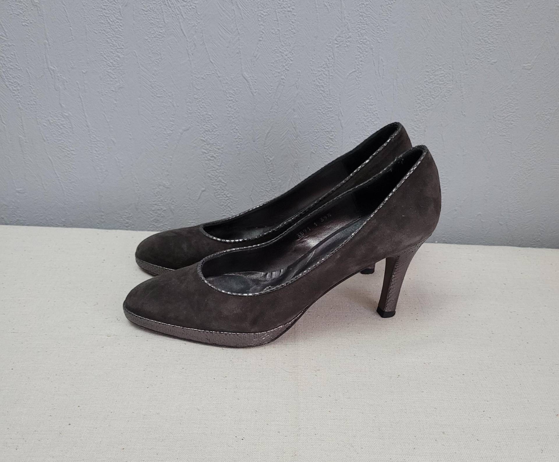 Vintage Wildleder Plateau Pumps Dunkel Graue Stiletto Absatz, Größe 39.5 Vintage Wildleder Plateau Pumps Dunkel Graue Stiletto Absatz, Größe 39.5 von SandyVintageBoutique