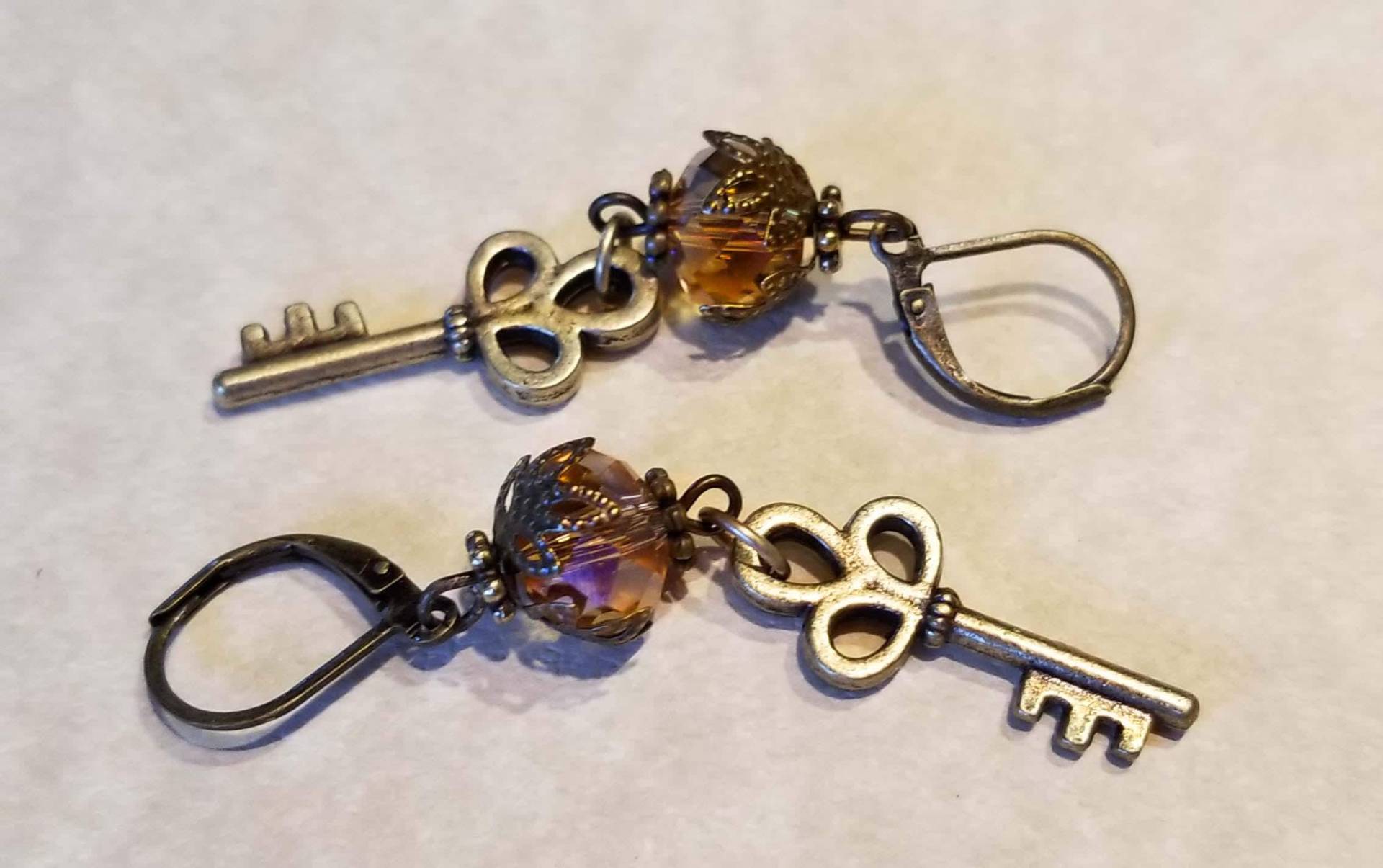 steampunk Inspirierte Antike Bronze Ohrringe Mit Bernstein Glasperlen steampunk Inspirierte Antike Bronze Ohrringe Mit Bernstein Glasperlen von SandysCraftCave