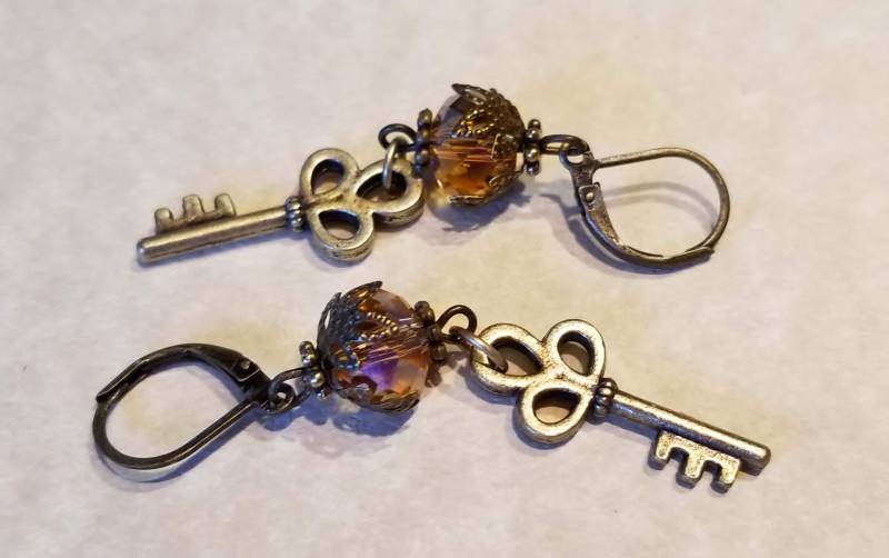 steampunk Inspirierte Antike Bronze Ohrringe Mit Bernstein Glasperlen steampunk Inspirierte Antike Bronze Ohrringe Mit Bernstein Glasperlen von SandysCraftCave