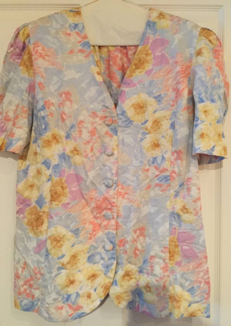 Für Frühjahr-Sommer Vtg. 80Er Jahre Wagen Gericht 2Piece Ss Jacke Rock Kleid Set-Lt Blau Pastell Blumen Für Frühjahr-Sommer Vtg. 80Er Jahre Wagen Gericht 2Piece Ss Jacke Rock Kleid Set-Lt Blau Pastell Blumen von SandysStuffStore