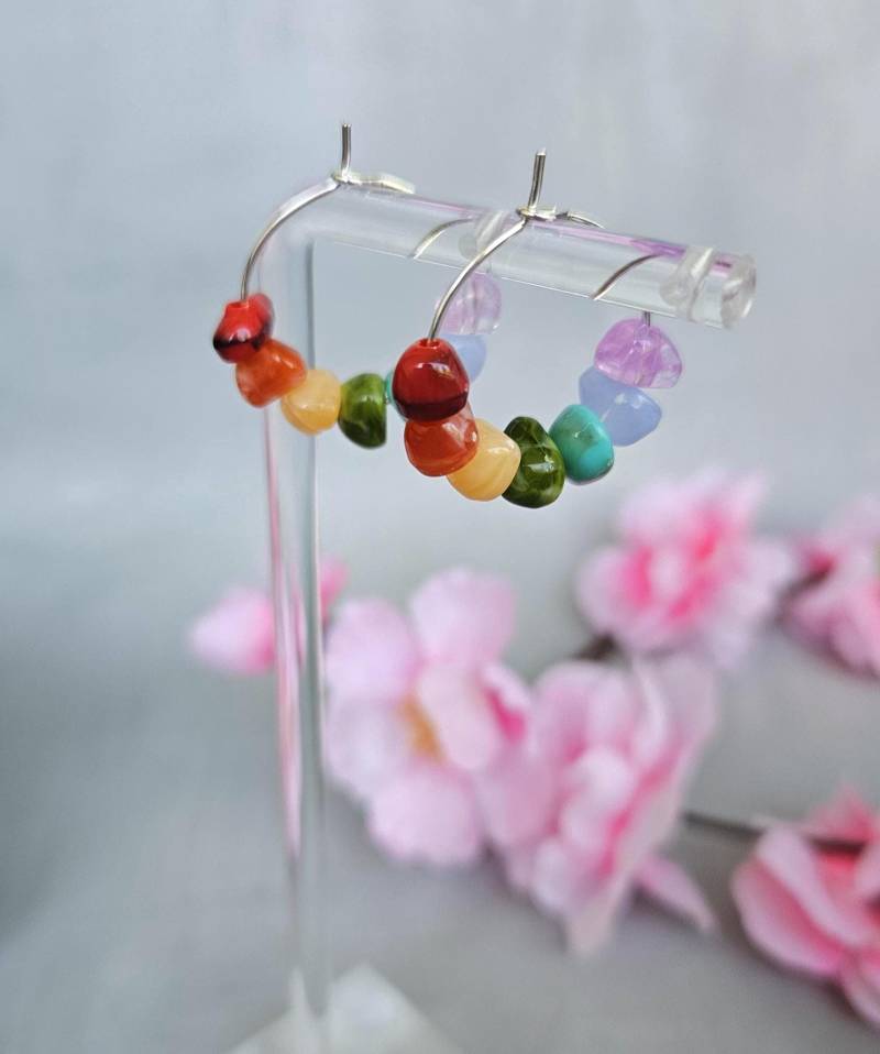 Chakra Ohrringe Aus Naturstein | 2, 0 cm Creolen Heilsteinschmuck - Boho & Handgemacht von SandysWelt25