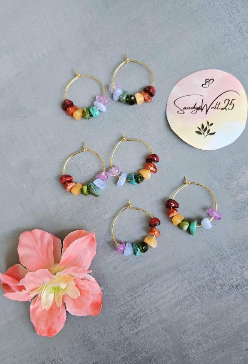 Chakra Ohrringe Aus Naturstein | 2, 5 cm Creolen Heilsteinschmuck - Boho & Handgemacht von SandysWelt25