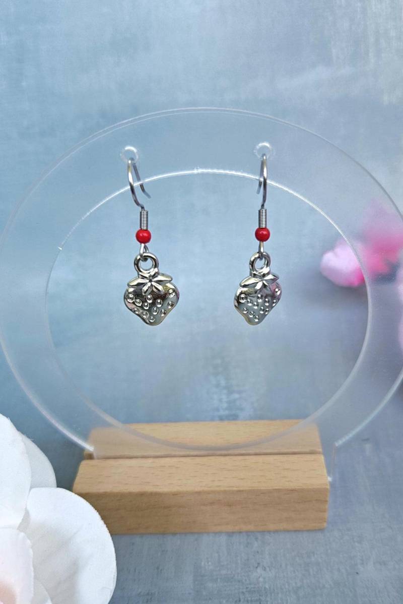 Ohrringe Erdbeere - Süße Erdbeeren Ohrhänger in Silberfarben von SandysWelt25