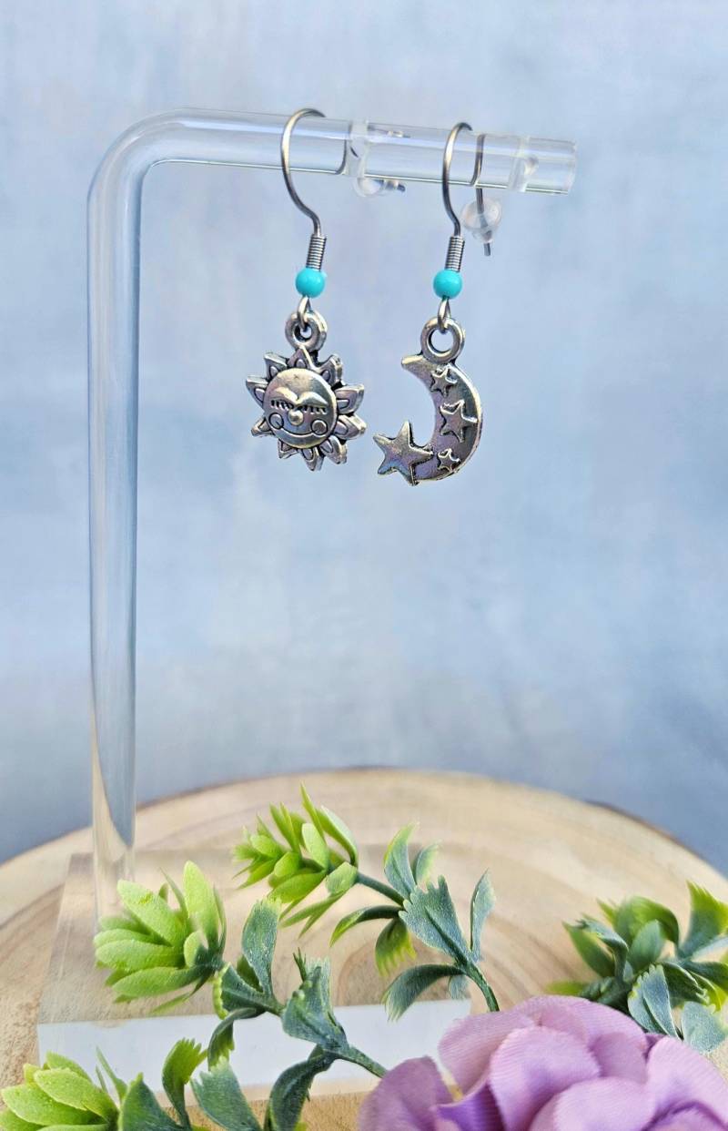 Ohrringe Sonne/Mond - Süße Ohrhänger Mit Sonne Und Mond/ Silberfarben Ohrringe Sonne/Mond - Süße Ohrhänger Mit Sonne Und Mond/ Silberfarben von SandysWelt25