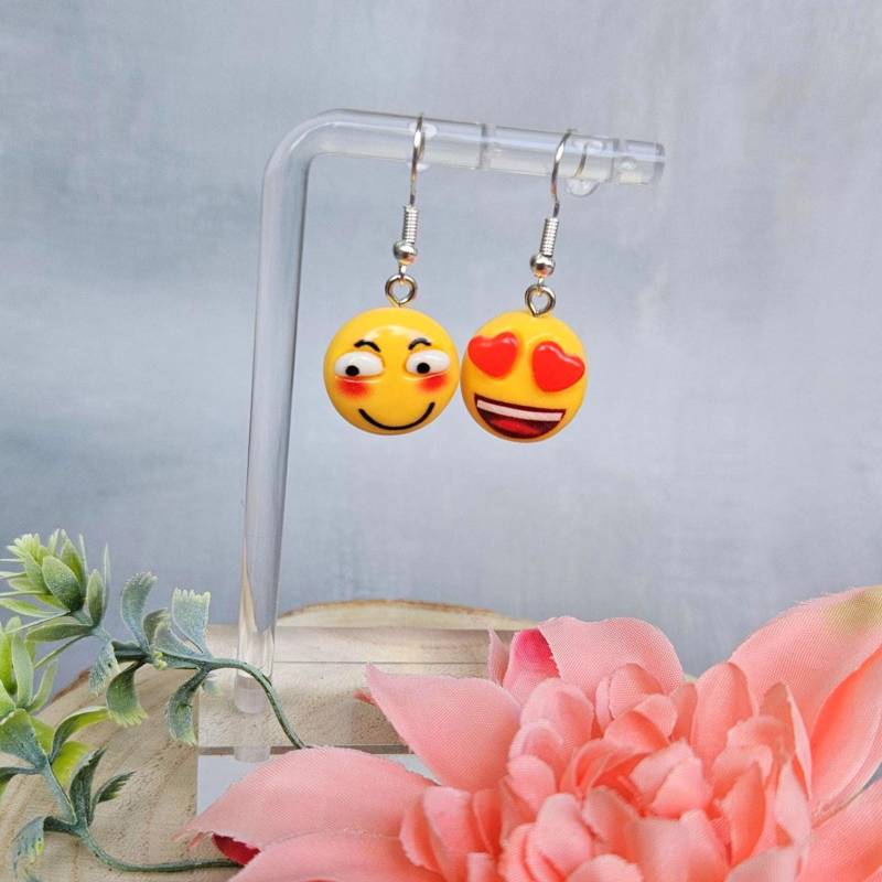 Smiley-Ohrringe Mit Ohrhaken - Gute-Laune-Schmuck | Lustig, Bunt & Handgemacht Smiley-Ohrringe Mit Ohrhaken - Gute-Laune-Schmuck | Lustig, Bunt & Handgemacht von SandysWelt25