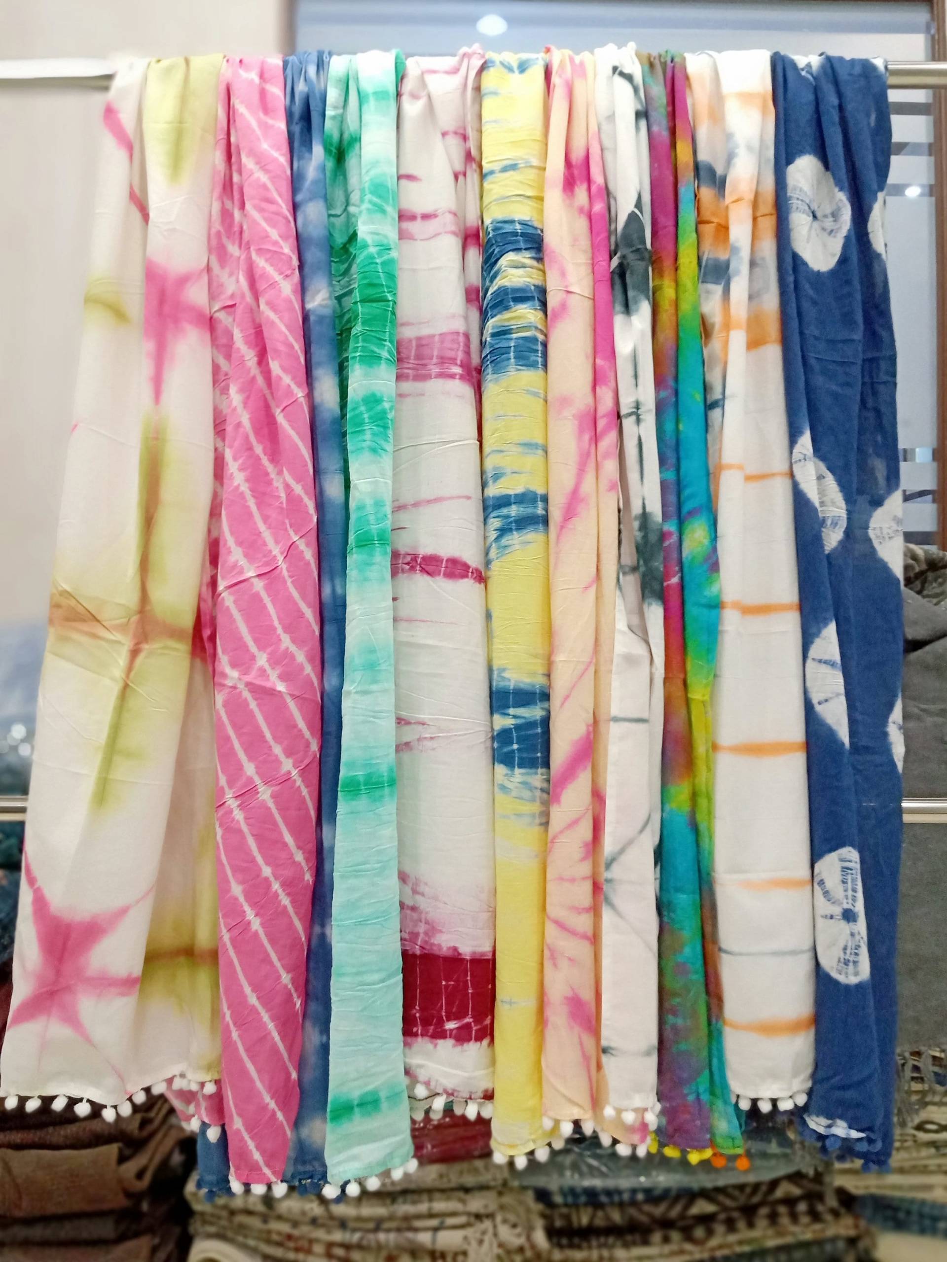 5 Pc Mix Großhandel Sindan Hand Gefärbt Schals Tye N Schal Baumwolle Bunte Stola Frauen Party Tragen Größe 22 X 72" 5 Pc Mix Großhandel Sindan Hand Gefärbt Schals Tye N Schal Baumwolle Bunte Stola Frauen Party Tragen Größe 22 X 72" von Sanganericottonstole