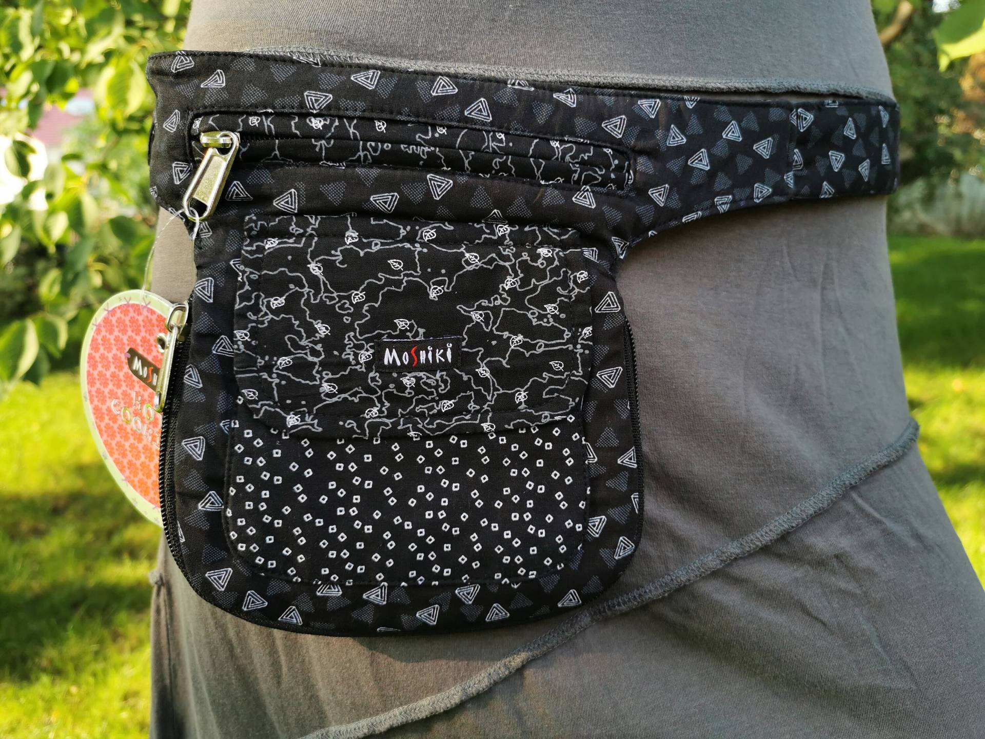 Gürteltasche Wendbar Erweiterbar Schwarz Weiß Mit Druckknöpfen Ethno Boho Hippie Ibiza Psy Goa Festival Taschengürtel Hüfttasche Gürteltasche Wendbar Erweiterbar Schwarz Weiß Mit Druckknöpfen Ethno Boho Hippie Ibiza Psy Goa Festival Taschengürtel Hüfttasche von SangmoLa