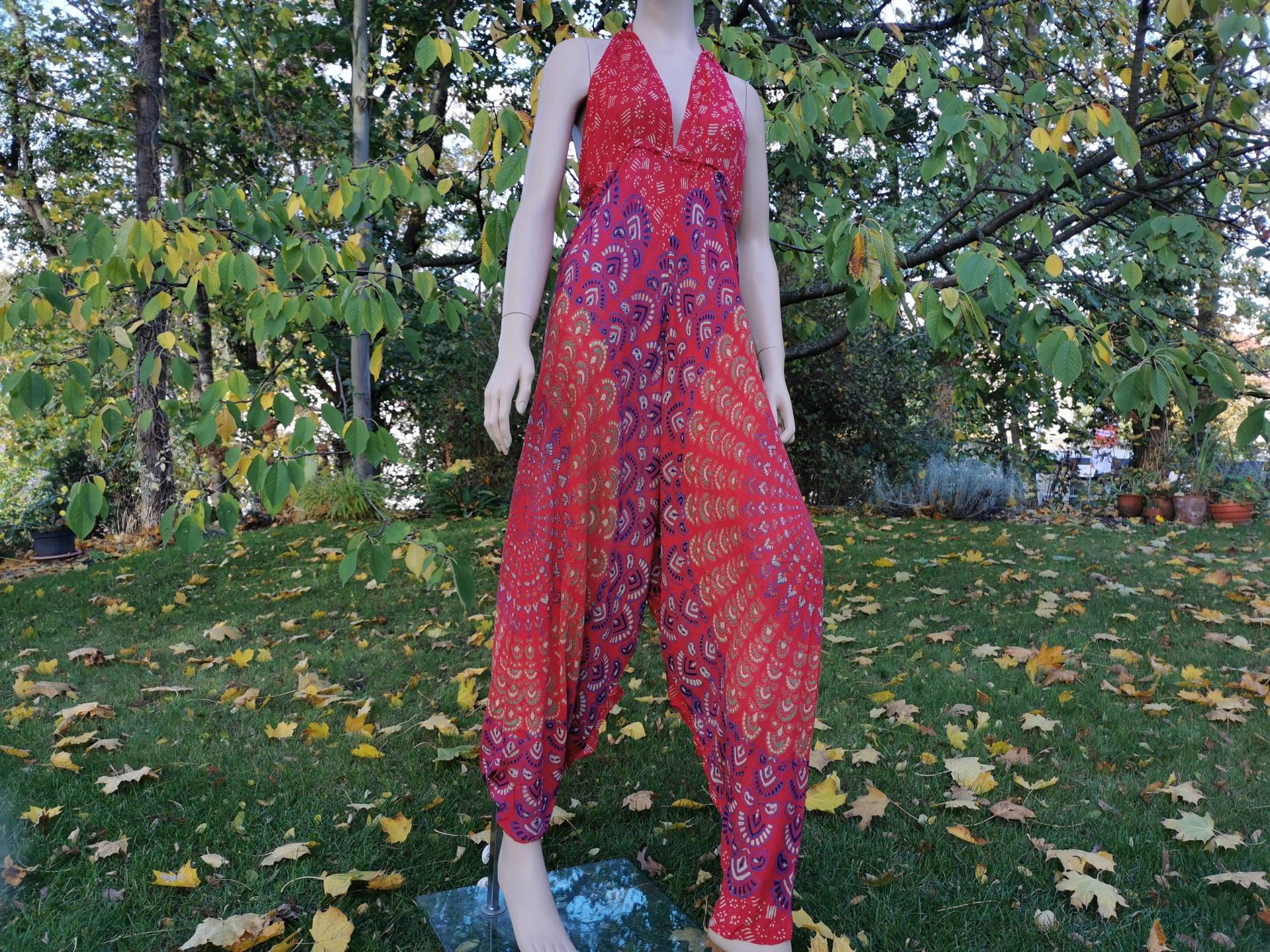 Jumpsuit "Soma" Hippie Mandala Rot Blau Bunt Freesize Overall Psy Goa Gipsy Ethno Boho Bohemian Chic Vegan Jumpsuit "Soma" Hippie Mandala Rot Blau Bunt Freesize Overall Psy Goa Gipsy Ethno Boho Bohemian Chic Vegan von SangmoLa