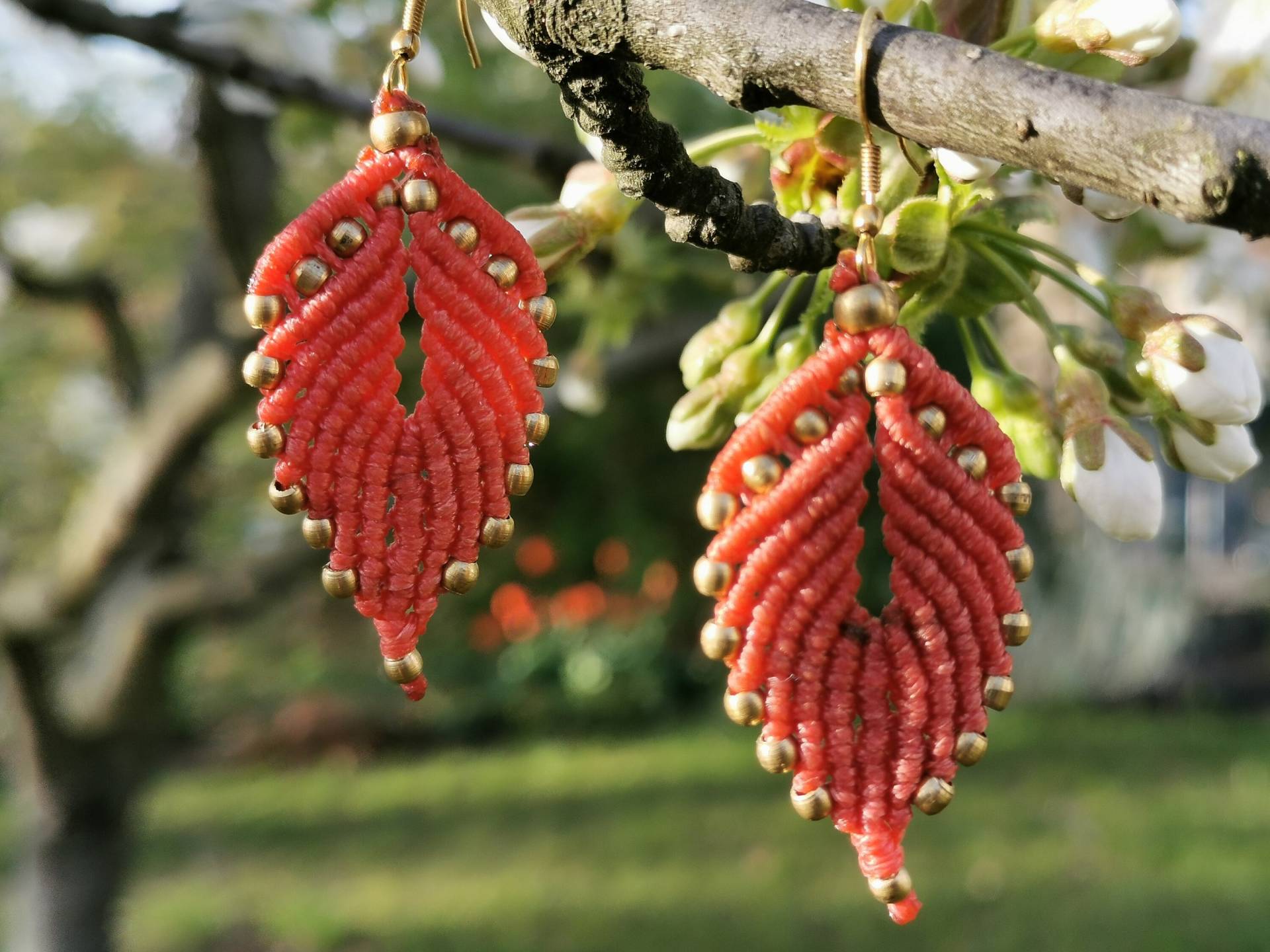 Makramee Ohrringe Ohrhänger Blatt Ethno Boho Psy Goa Symbol Indien Spirit Yogini Yoga Gipsy Hippie Rot Orange Messing Schmuck Makramee Ohrringe Ohrhänger Blatt Ethno Boho Psy Goa Symbol Indien Spirit Yogini Yoga Gipsy Hippie Rot Orange Messing Schmuck von SangmoLa