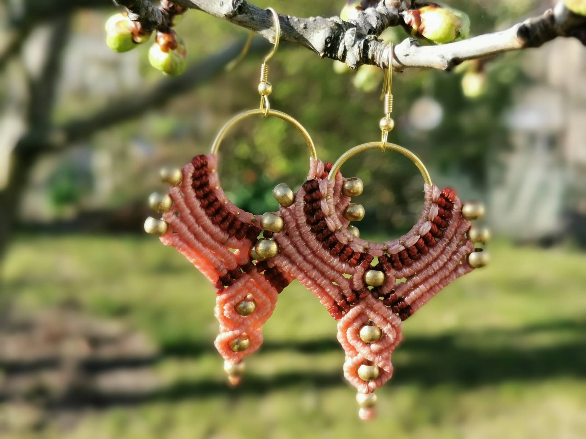 Makramee Ohrringe Ohrhänger "Healing" Ethno Boho Psy Goa Symbol Indien Spirit Yogini Yoga Gipsy Hippie Altrosa Rot Messing Schmuck Makramee Ohrringe Ohrhänger "Healing" Ethno Boho Psy Goa Symbol Indien Spirit Yogini Yoga Gipsy Hippie Altrosa Rot Messing Schmuck von SangmoLa