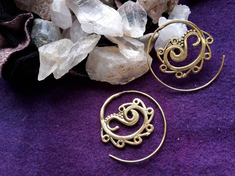 Ohrringe Spiralen Creolen Ethno Goa Symbol Messing Gipsy Elfe Fee Goldfarben von SangmoLa