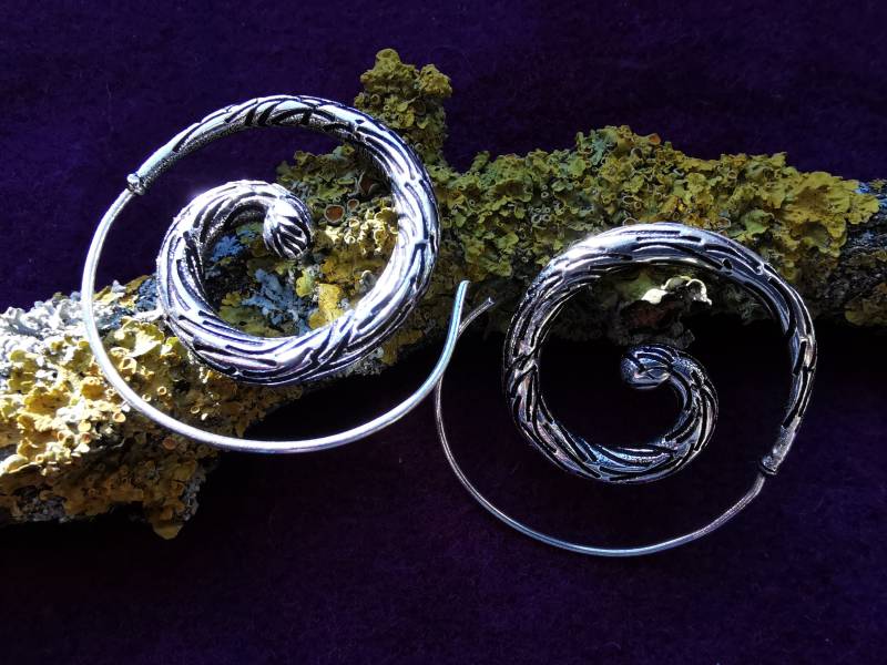 Ohrringe Spiralen Creolen Gipsy Hippie Ethno Messingohrringe Silberfarbig von SangmoLa