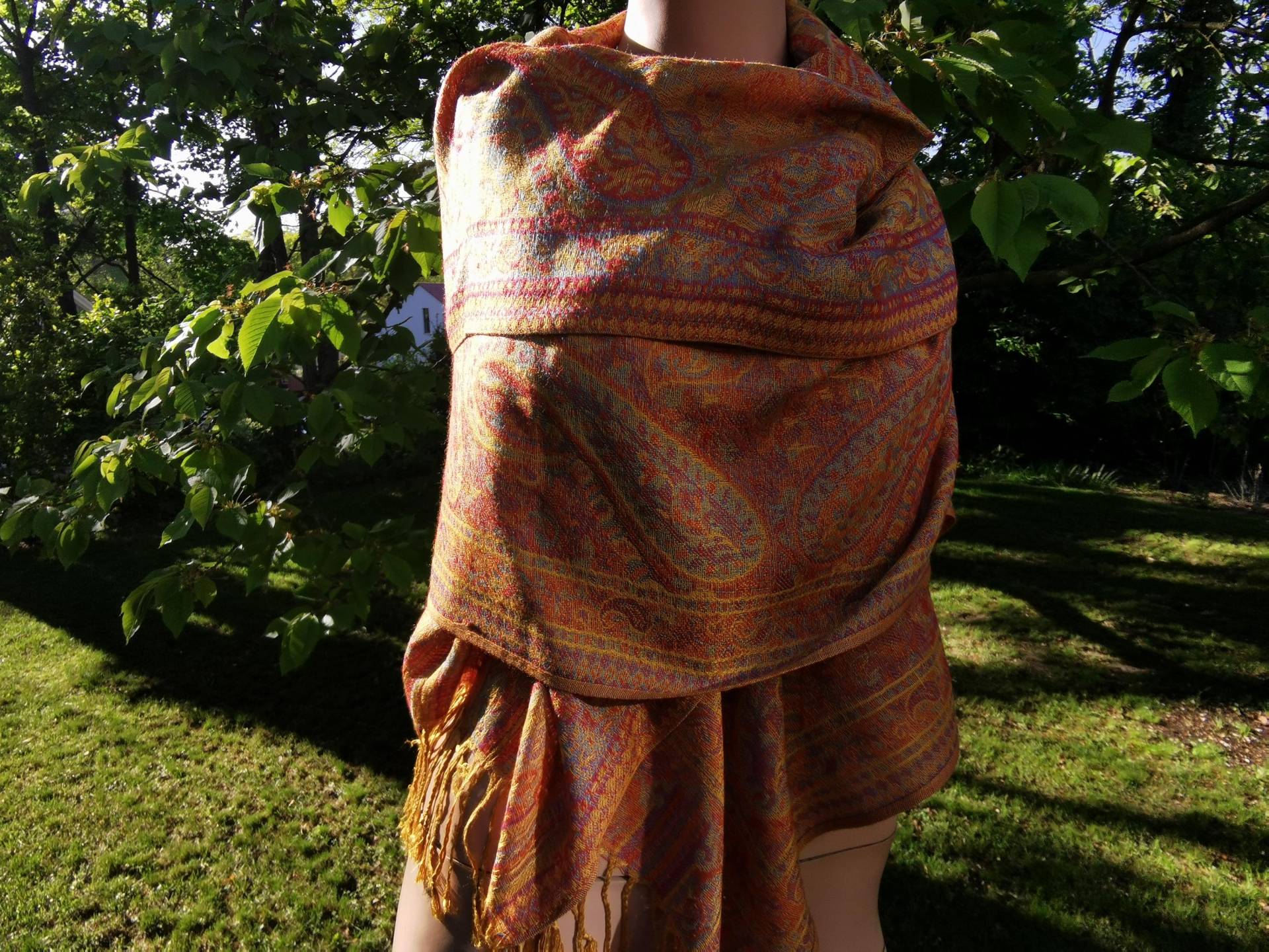 Paisley Schal Umschlagtuch Weich Fließend Ethno Boho Mit Fransen Orange Mustard Gelb Paisley Schal Umschlagtuch Weich Fließend Ethno Boho Mit Fransen Orange Mustard Gelb von SangmoLa