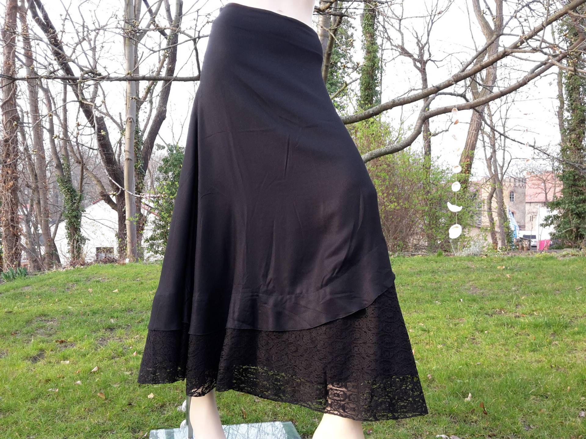 Rock Lang Schwarz Viskose S Mit Spitze Weit Schwingend Ethno Boho Lagenlook A-Linie Wicca Festival Gothic Maxirock Tellerrock Klassik Rock Lang Schwarz Viskose S Mit Spitze Weit Schwingend Ethno Boho Lagenlook A-Linie Wicca Festival Gothic Maxirock Tellerrock Klassik von SangmoLa