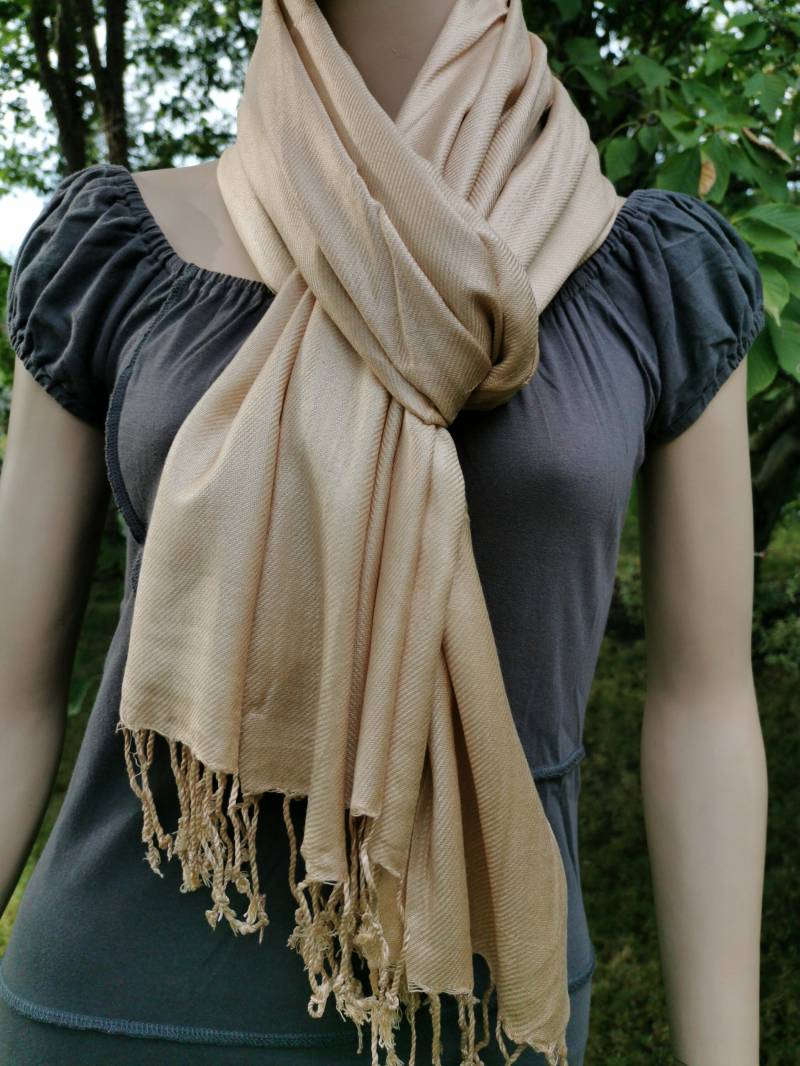 Viskose Schal Umschlagtuch Weich Fließend Natur Beige Ethno Boho Mit Fransen von SangmoLa