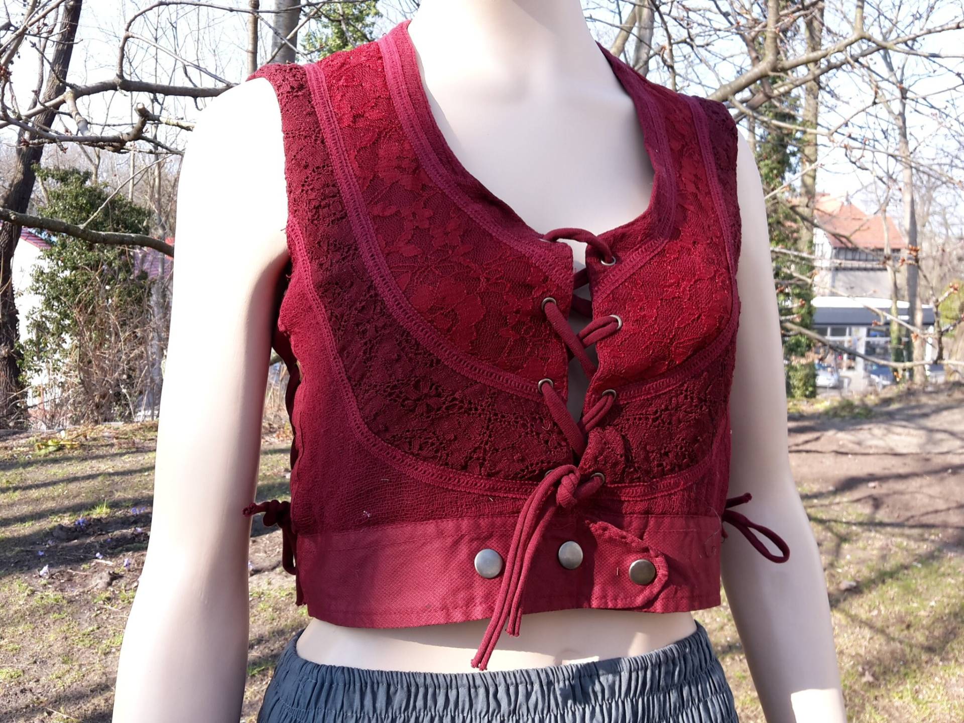 Weste Top Mit Schnürung Und Spitze Psy Goa Gipsy Ethno Boho Materialmix Patchwork S M Schwarz Rot Weste Top Mit Schnürung Und Spitze Psy Goa Gipsy Ethno Boho Materialmix Patchwork S M Schwarz Rot von SangmoLa