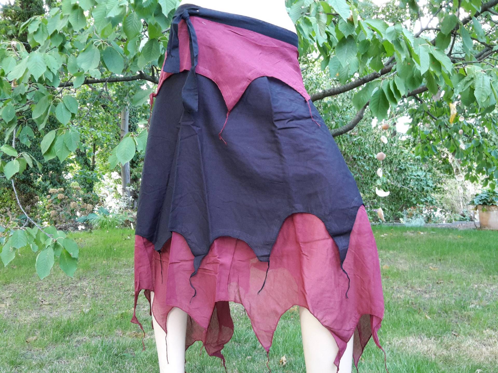 Zipfelrock Lagenlook Wickelrock Gipsy Rot Schwarz Wendbar Wenderock Mit Zipfeln Wadenlang Midi Hippie Festival Alternativ Larp Xs S M L Zipfelrock Lagenlook Wickelrock Gipsy Rot Schwarz Wendbar Wenderock Mit Zipfeln Wadenlang Midi Hippie Festival Alternativ Larp Xs S M L von SangmoLa