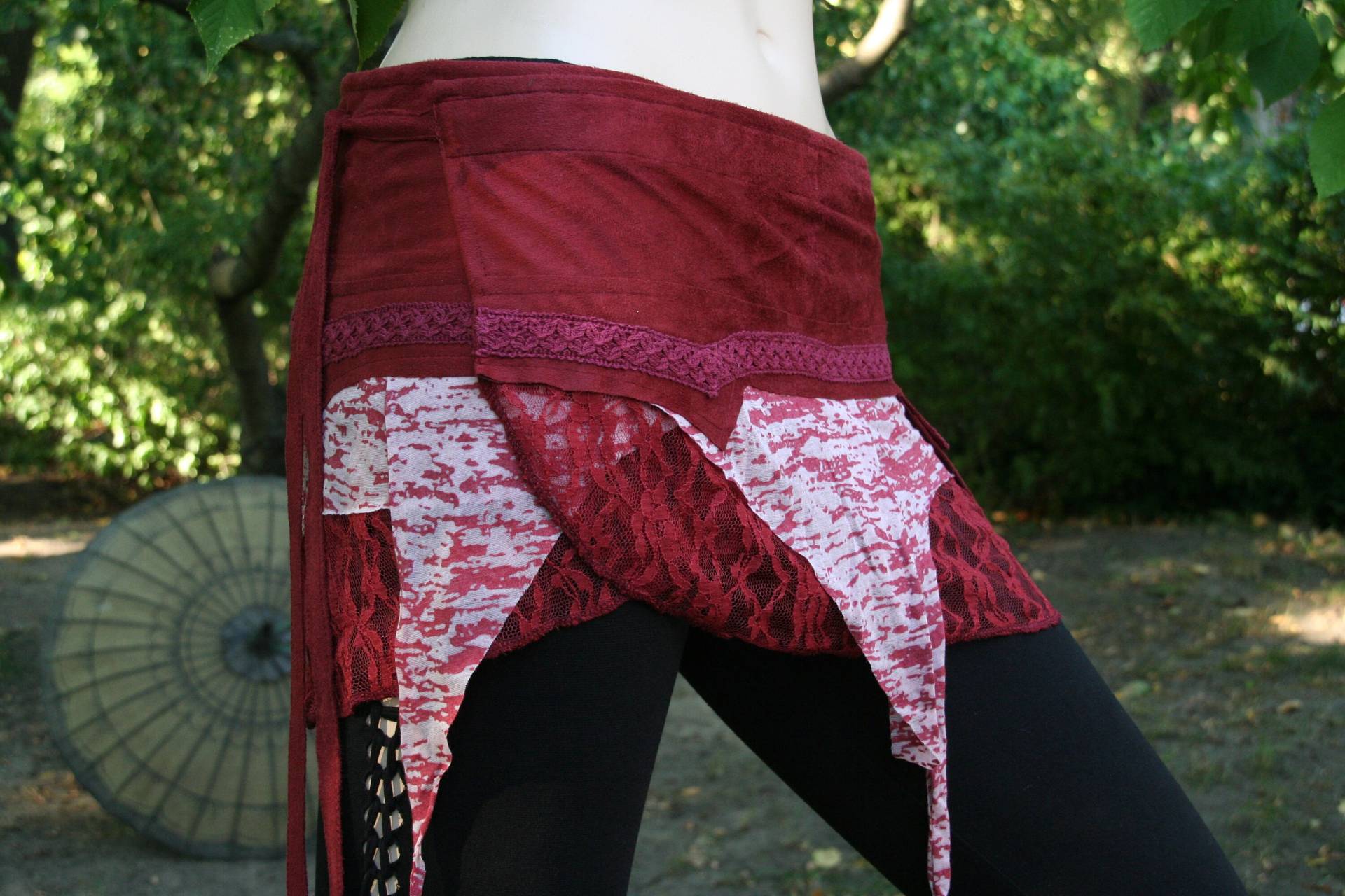 Zipfelrock Wickelrock Hüftrock Cacheur Fairy Psy Goa Gipsy Pixie Rot Xs S M L Xl Xxl Spitze Patchwork Ethno Bohemian Boho Festival Zipfelrock Wickelrock Hüftrock Cacheur Fairy Psy Goa Gipsy Pixie Rot Xs S M L Xl Xxl Spitze Patchwork Ethno Bohemian Boho Festival von SangmoLa