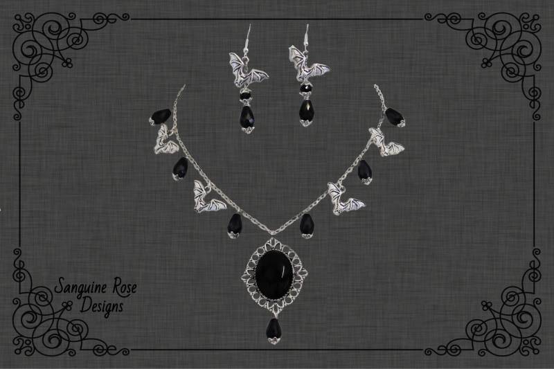 Fledermaus Halskette Ohrringe Set, Schwarze Perlen Schmuck Gothic Halloween Schmuck, Verstellbar von SanguineRoseDesigns