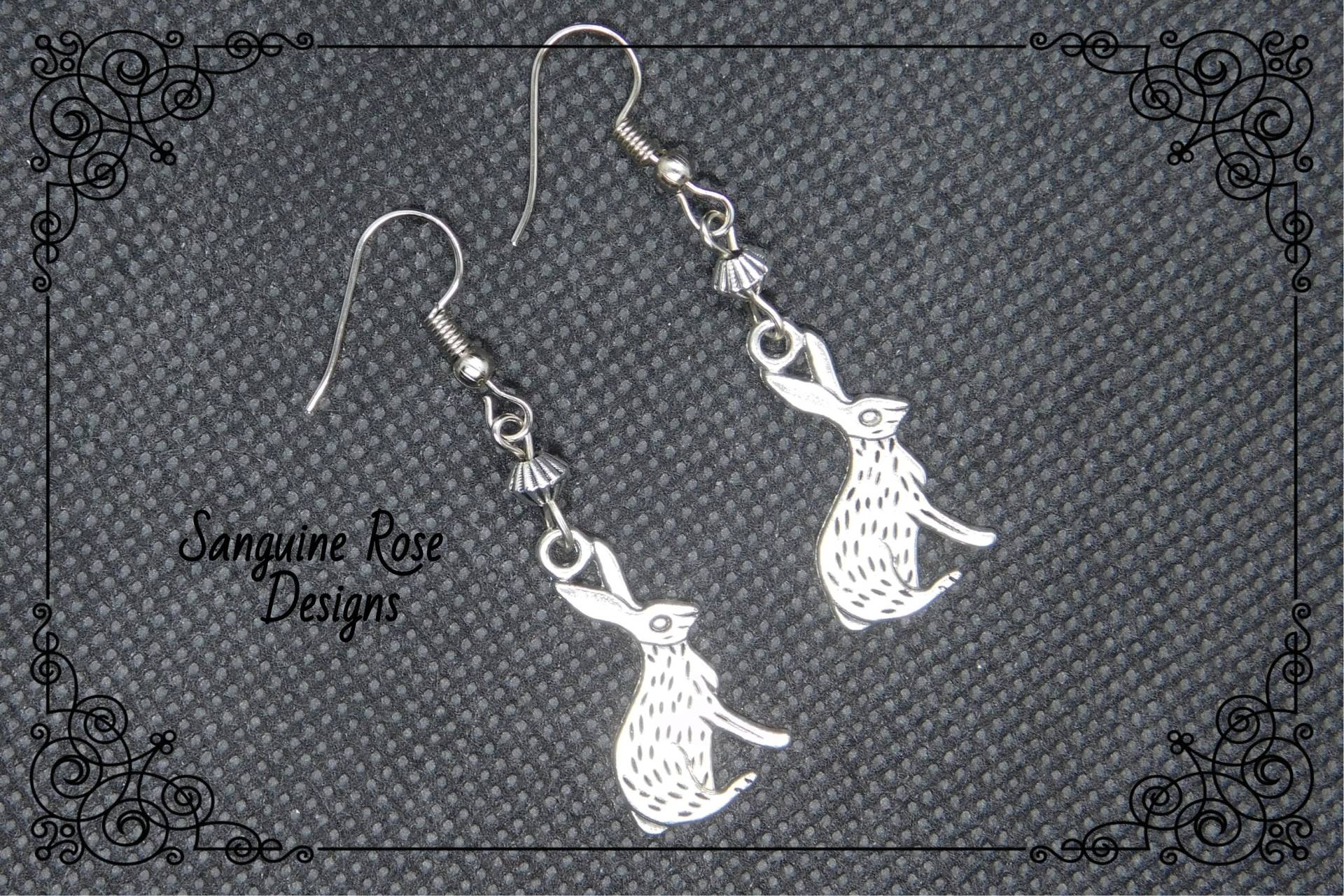 Hase Ohrringe, Wicca Silber Baumeln Tropfen Clip Auf Oder Ohrhänger von SanguineRoseDesigns