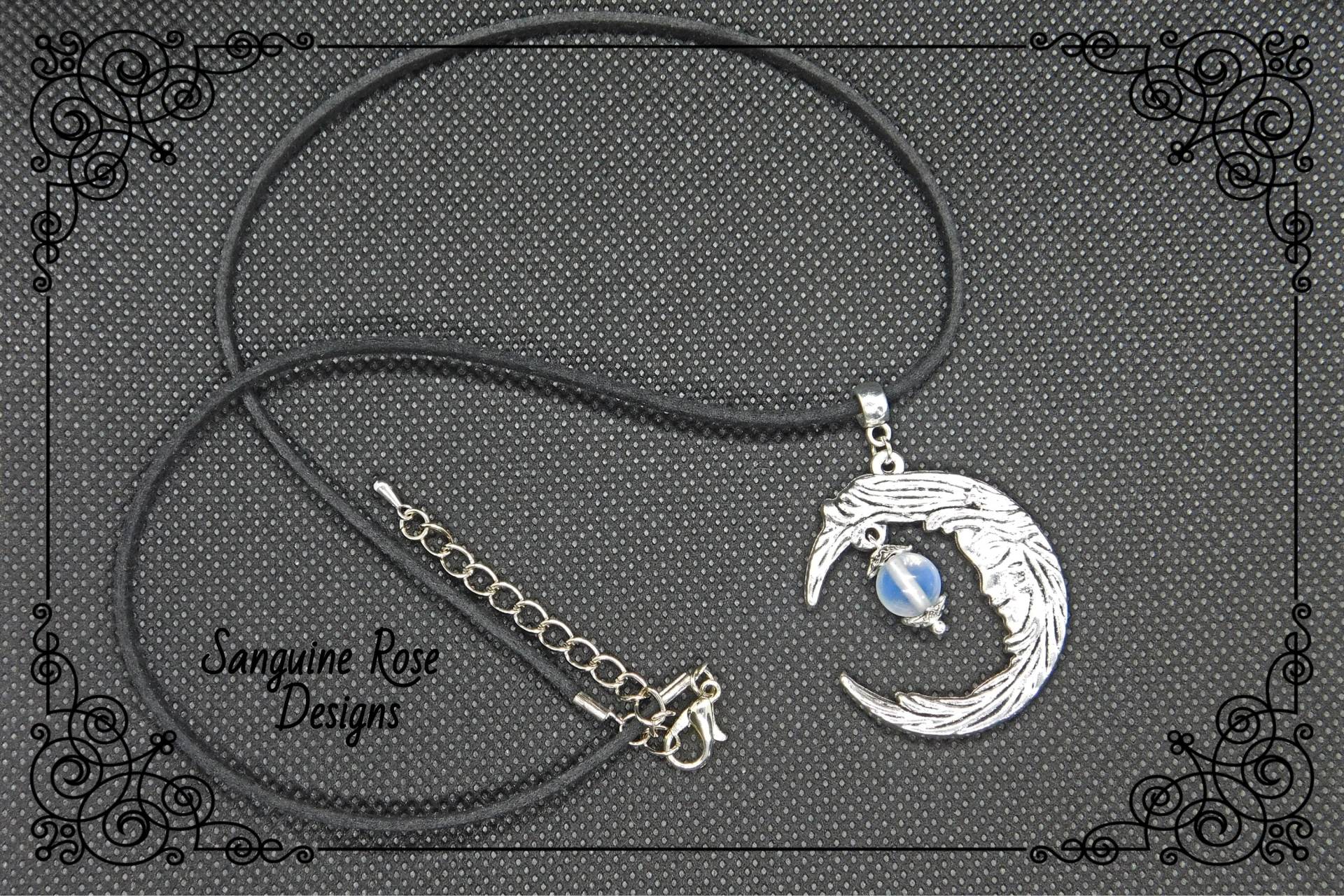 Mondstein Halbmond Halskette, Schwarzer Samt Anhänger, Wicca Pagan Schmuck von SanguineRoseDesigns