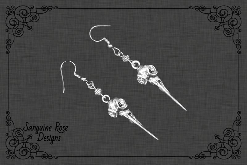 Raben Schädel Ohrringe - Edgy Krähen Clips Oder Ohrhänger Gothic von SanguineRoseDesigns