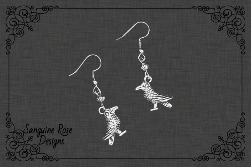 Raven Charm Ohrringe, Raben Vogel Silber Ohrringe, Gothic Pagan Ohrringe von SanguineRoseDesigns