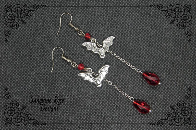 Rote Fledermaus Ohrringe, Silber Halloween Schmuck, Clip On Oder Durchbohrt von SanguineRoseDesigns