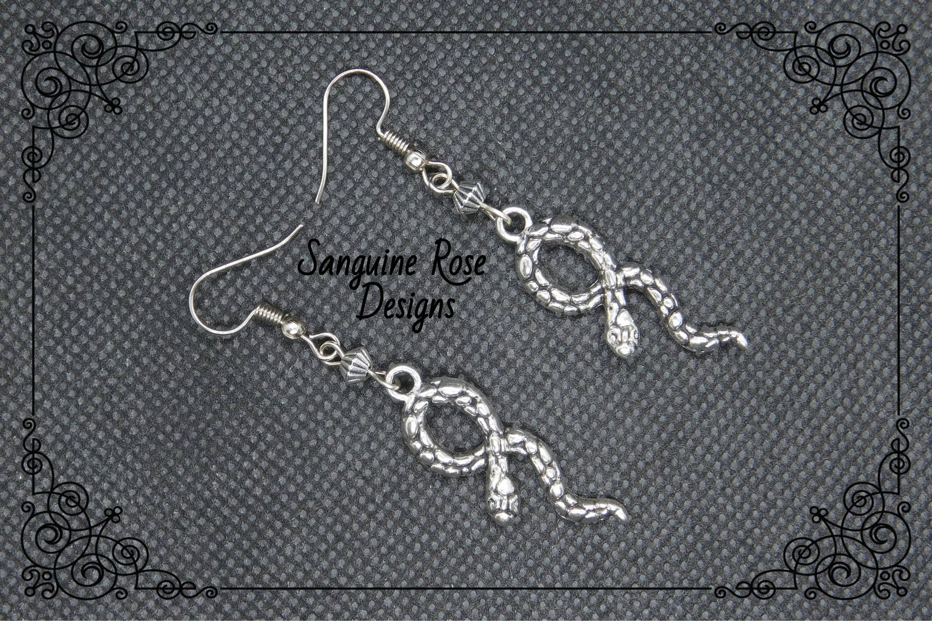 Schlangen Ohrringe, Gothic Schlange Ohrringe, Silber Tropfen Ohrringe von SanguineRoseDesigns