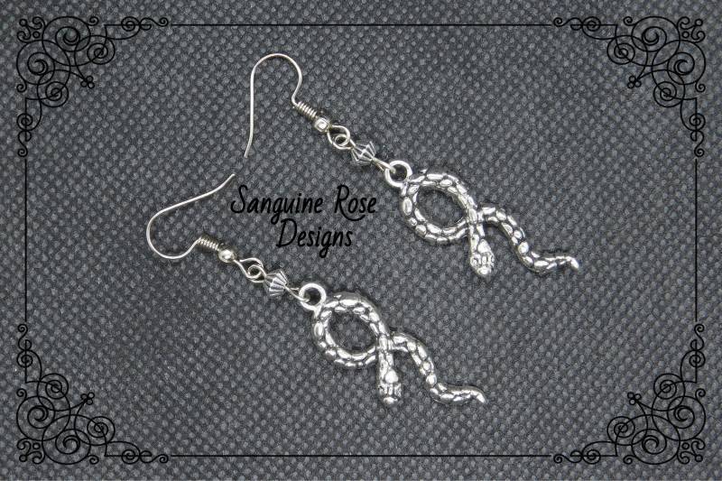 Schlangen Ohrringe, Gothic Schlange Ohrringe, Silber Tropfen Ohrringe von SanguineRoseDesigns