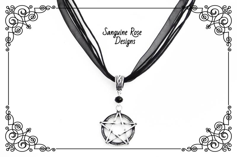Schwarze Kordel Pentagramm Halskette, Pentakel Anhänger von SanguineRoseDesigns