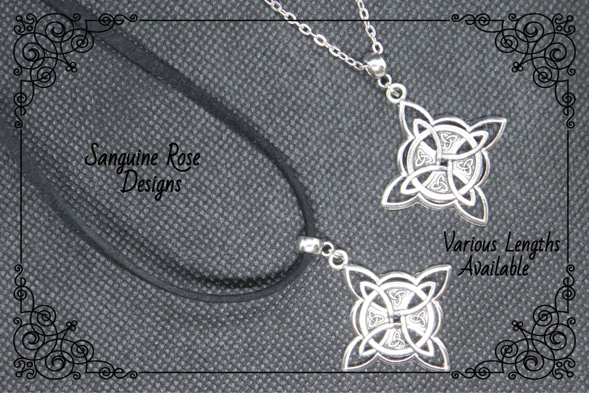 Triquetra Celtic Knot Halskette, Triquetra Kreuz Anhänger, Schwarz Oder Silber Pagan Wicca Einstellbar von SanguineRoseDesigns