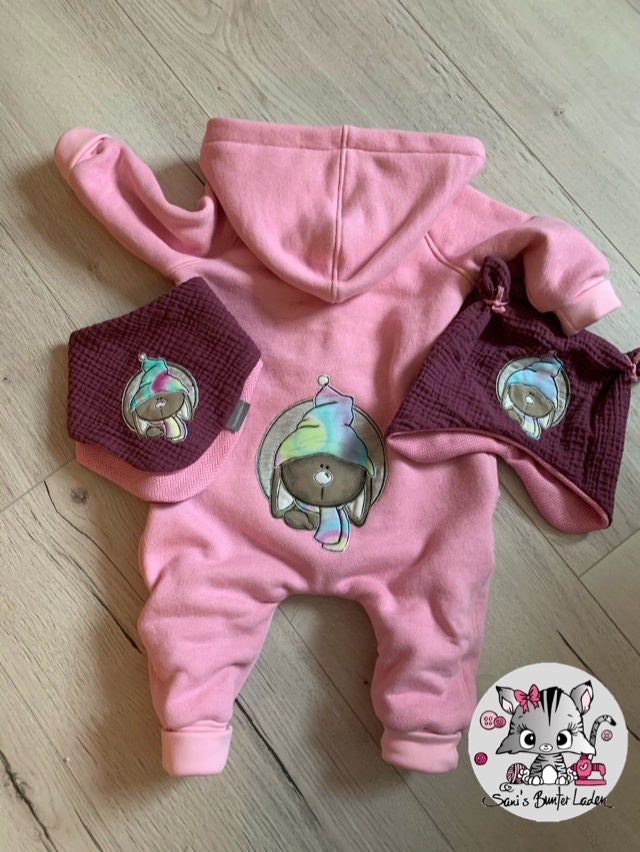 Overall Mit Mützenset in Gr. 74 Overall Mit Mützenset in Gr. 74 von SanisBunterLaden