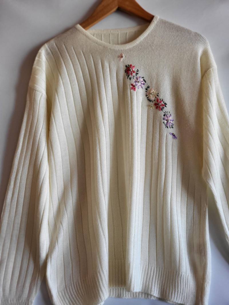 Vintage 80Er Damen Pullover/Weißer Strickpullover Gestickte Bunte Blumen Lange Ärmel Party Größe L von SanittasVintage