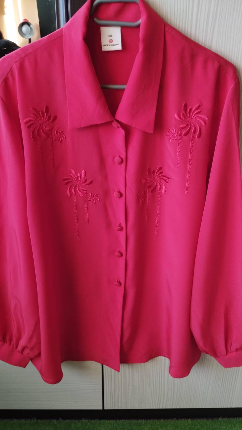 Vintage 80Er Jahre Damen Bluse in Knallrot Abend Sommer Gestickte Blumen Lange Ärmel Made England Gr. L von SanittasVintage