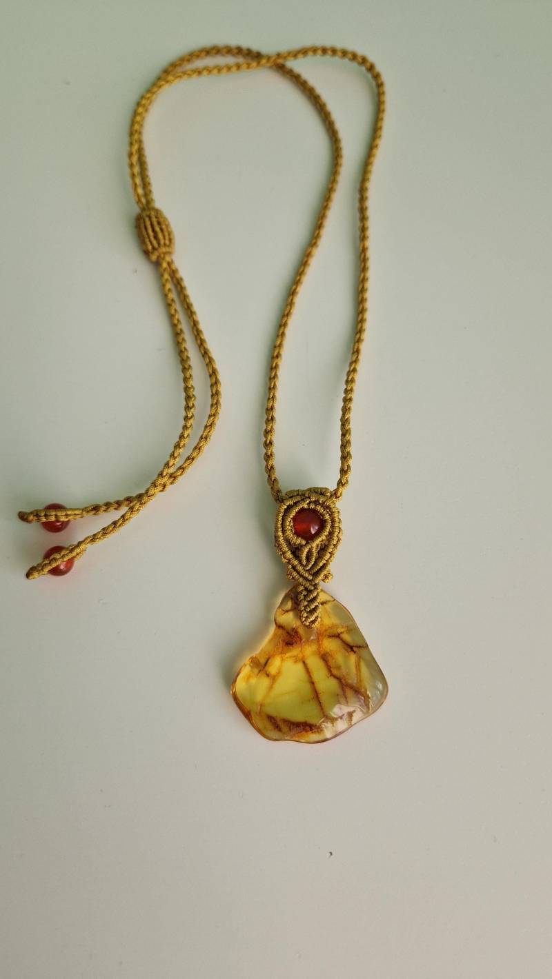 Makramee-Kette. Echter Bernstein Anhänger, Handgemacht. Einzigartig Makramee-Kette. Echter Bernstein Anhänger, Handgemacht. Einzigartig von Sanlif