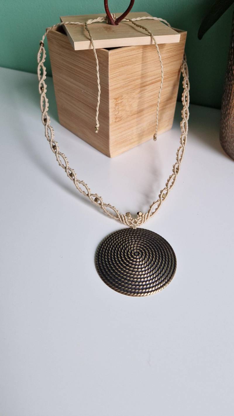 Makramee-Kette. Handgemacht. Einzigartig. Macrame Makramee von Sanlif