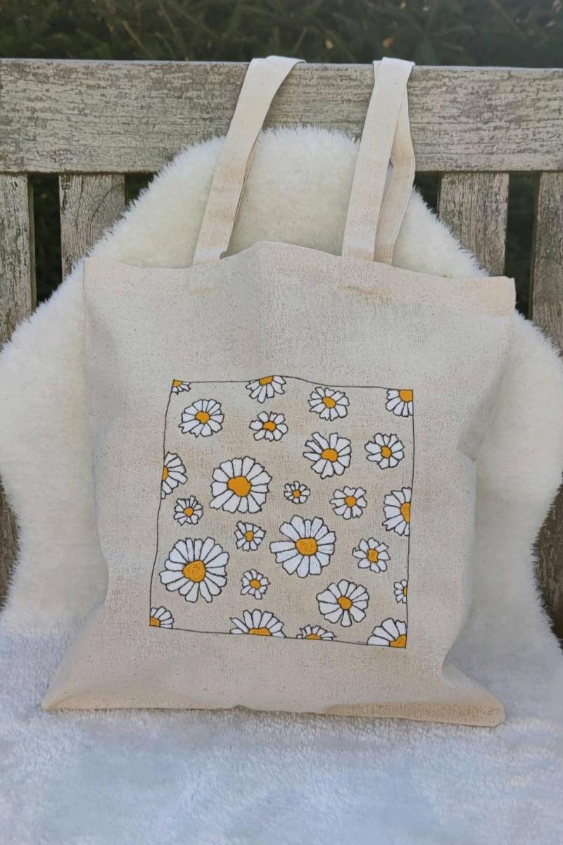 Jutebeutel Beige Mit Margeriten, Perfekt Zum Nachhaltigen Einkaufen Ohne Plastik Jutebeutel Beige Mit Margeriten, Perfekt Zum Nachhaltigen Einkaufen Ohne Plastik von SannisSideOfLife