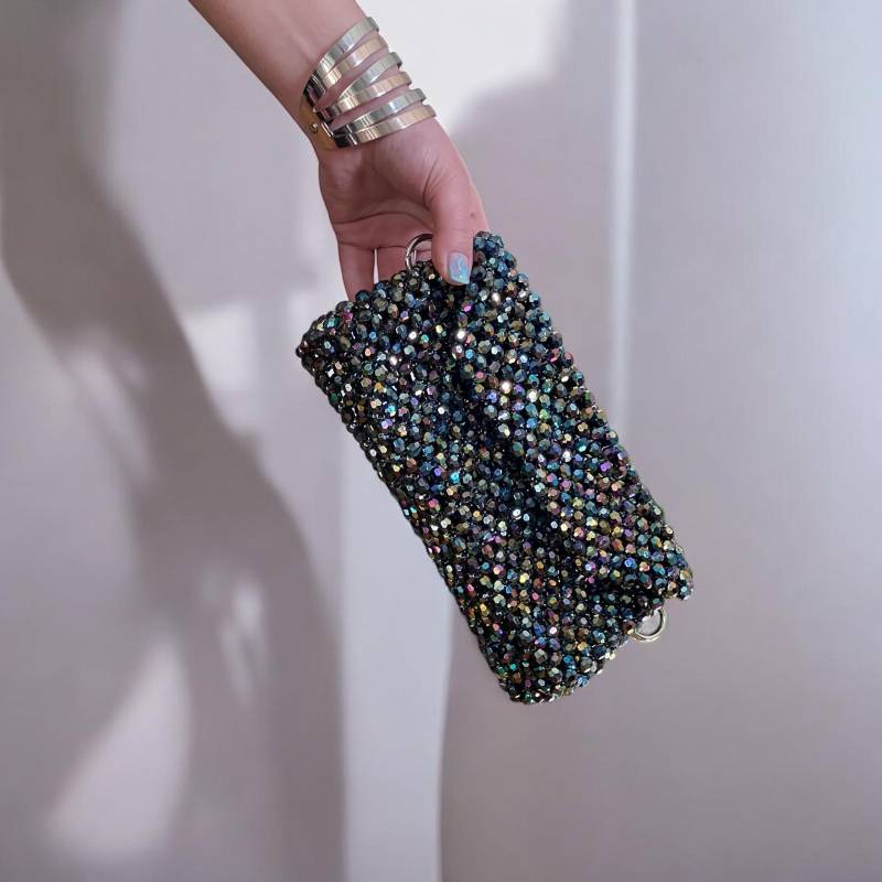 Handgemachte Clutch „Amber Midi" - Regenbogen Acrylperlen Leicht & Bunt Pride Tasche von SanoraHandmade