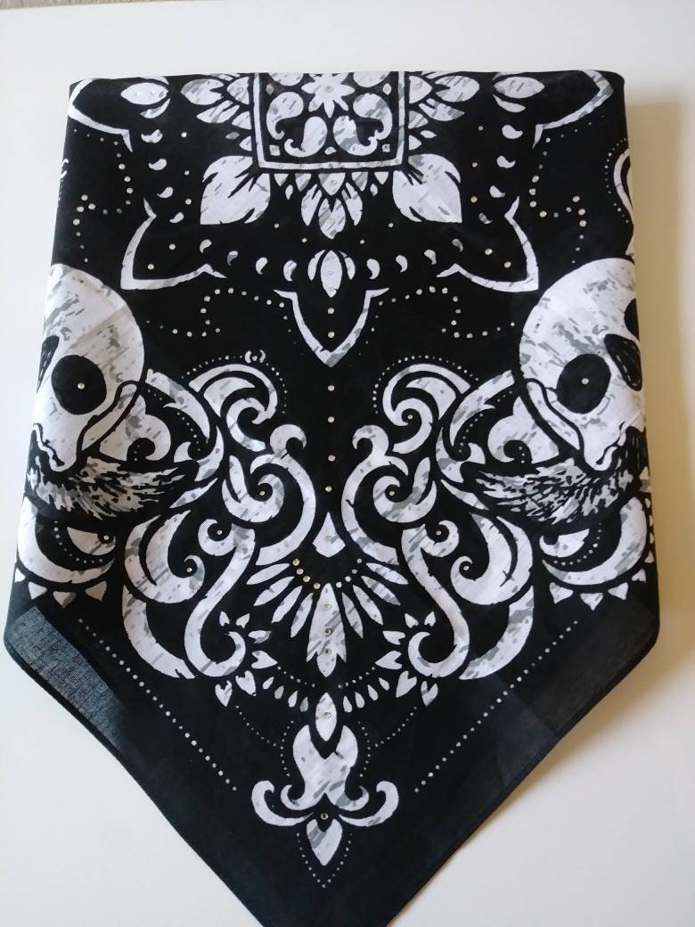 Black & White Skull Rhinestone Bandana Biker Style Headgear Workout Head Wrap von SansBlingThings
